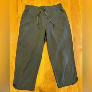 Marika Capri drawstring pants w/ 5 pocket Gray - Size Medium